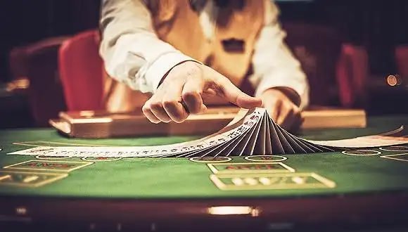 User memasang taruhan olahraga dan kasino online di obraltoto dengan mudah